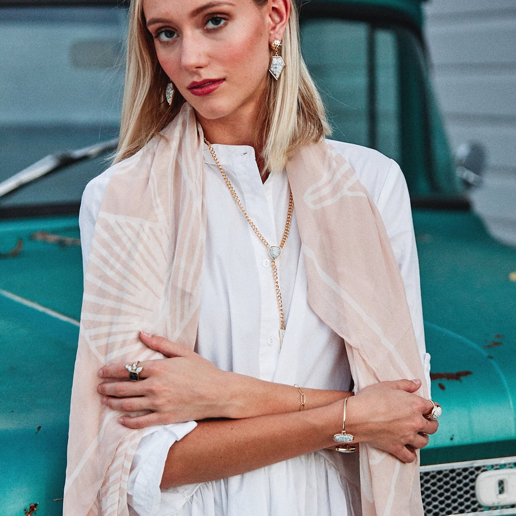 White Howlite Chain Link Statement Necklace Gold Y827