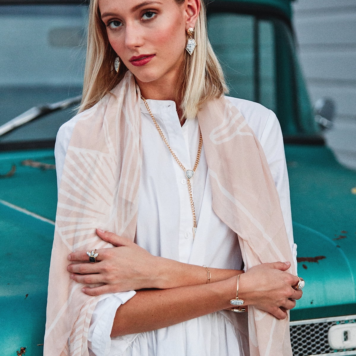 White Howlite Chain Link Statement Necklace Gold Y827