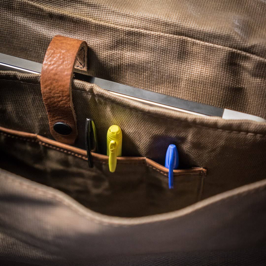Waxed Canvas Messenger Bag T5523