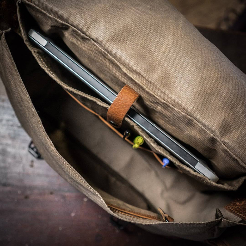 Waxed Canvas Messenger Bag T5523